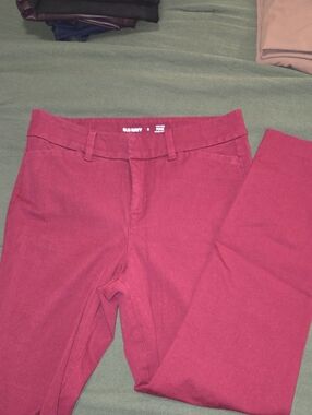 Old Navy Burgundy Pixie Pants- Size 2